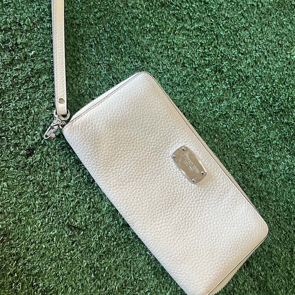 Michael Kors White Wristlet Wallet